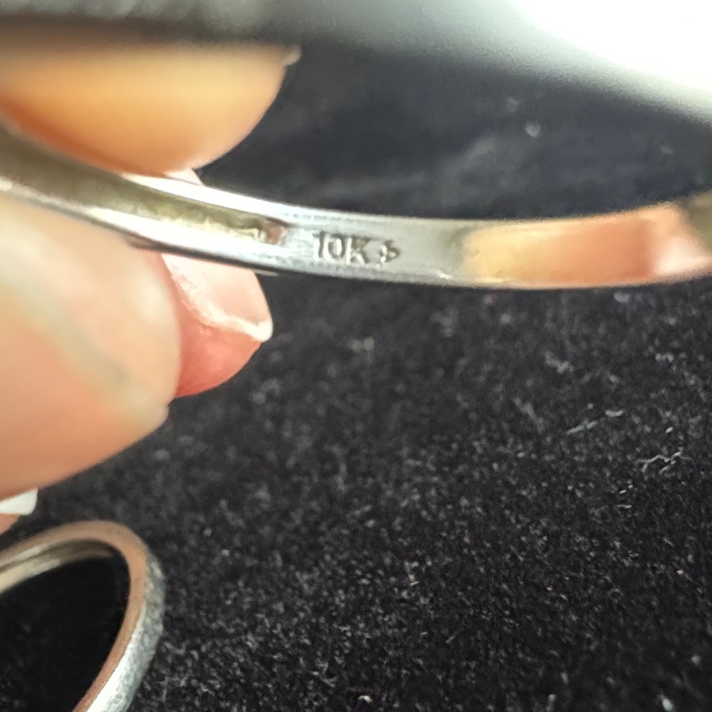 10K White Gold Simple Women's Wedding Band - Polished white Gold - Picture 3 of 8